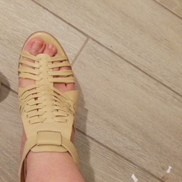 D heels - Picture 8 of 9